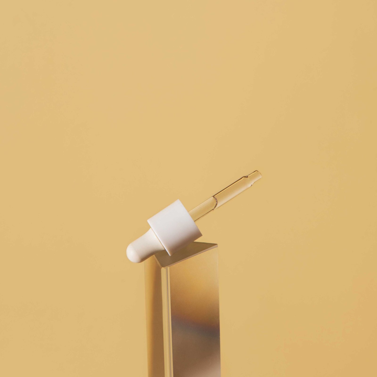 Katarina-Iliskovic-Cosmetic-skin-care-still-life-x